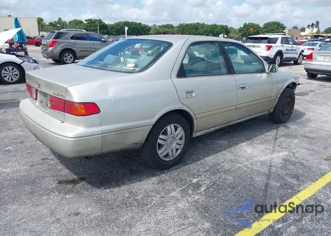 2001 Toyota Camry Le from USA, damaged, VIN 4T1BG22K71U047336